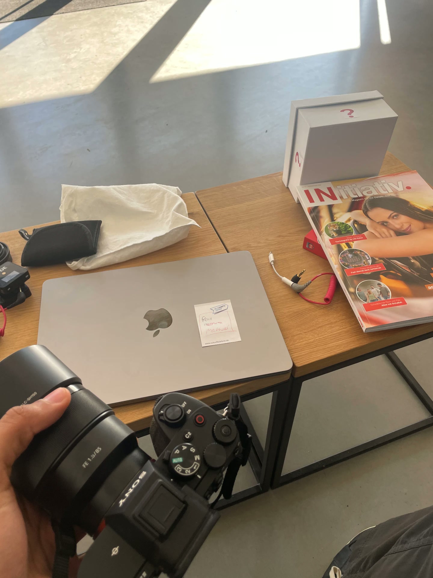 IsaacsMediaLab Equipment und Materialien auf dem Tisch