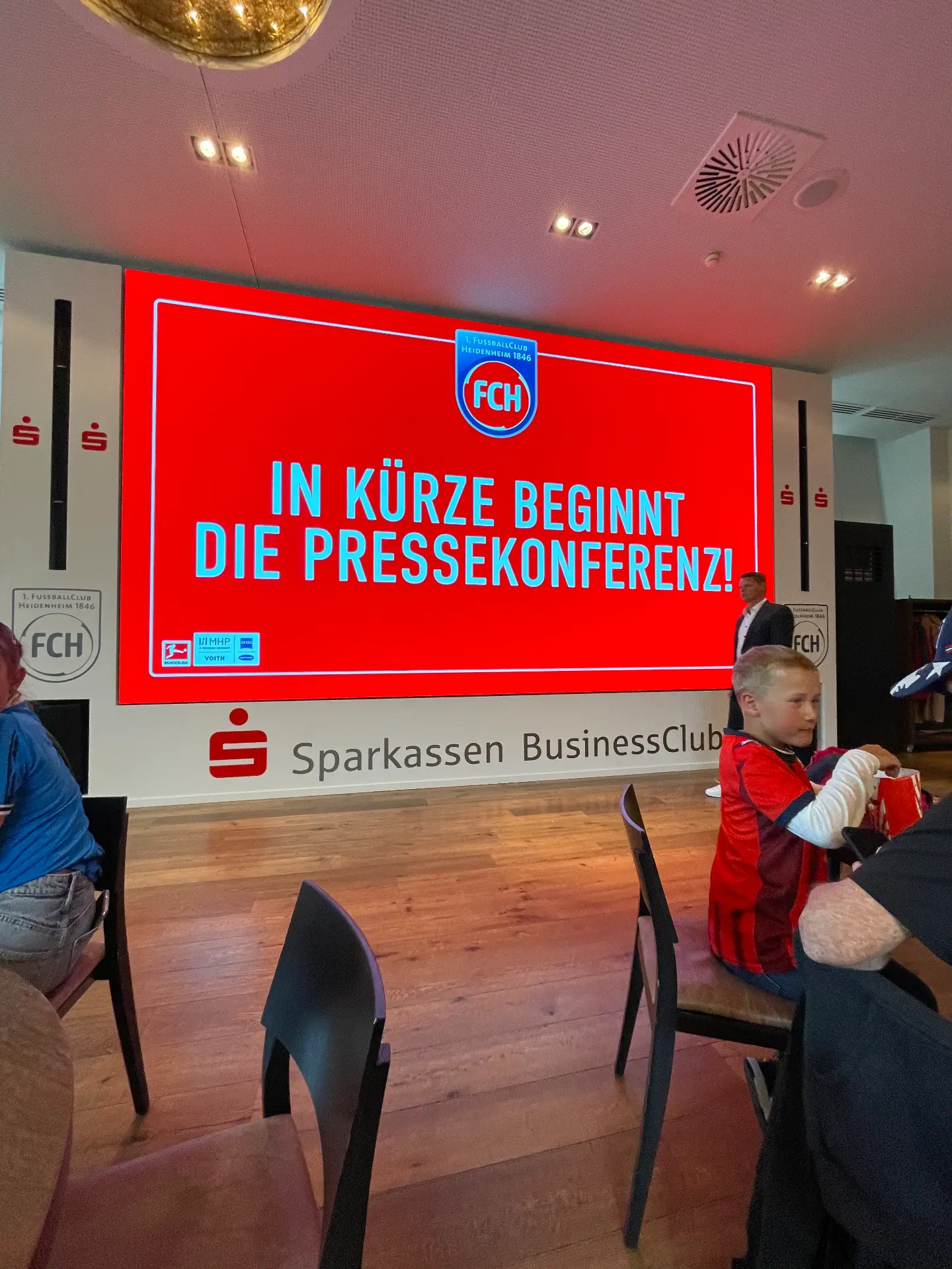 Pressekonferenz des 1. FC Heidenheim im Businessclub des Stadions